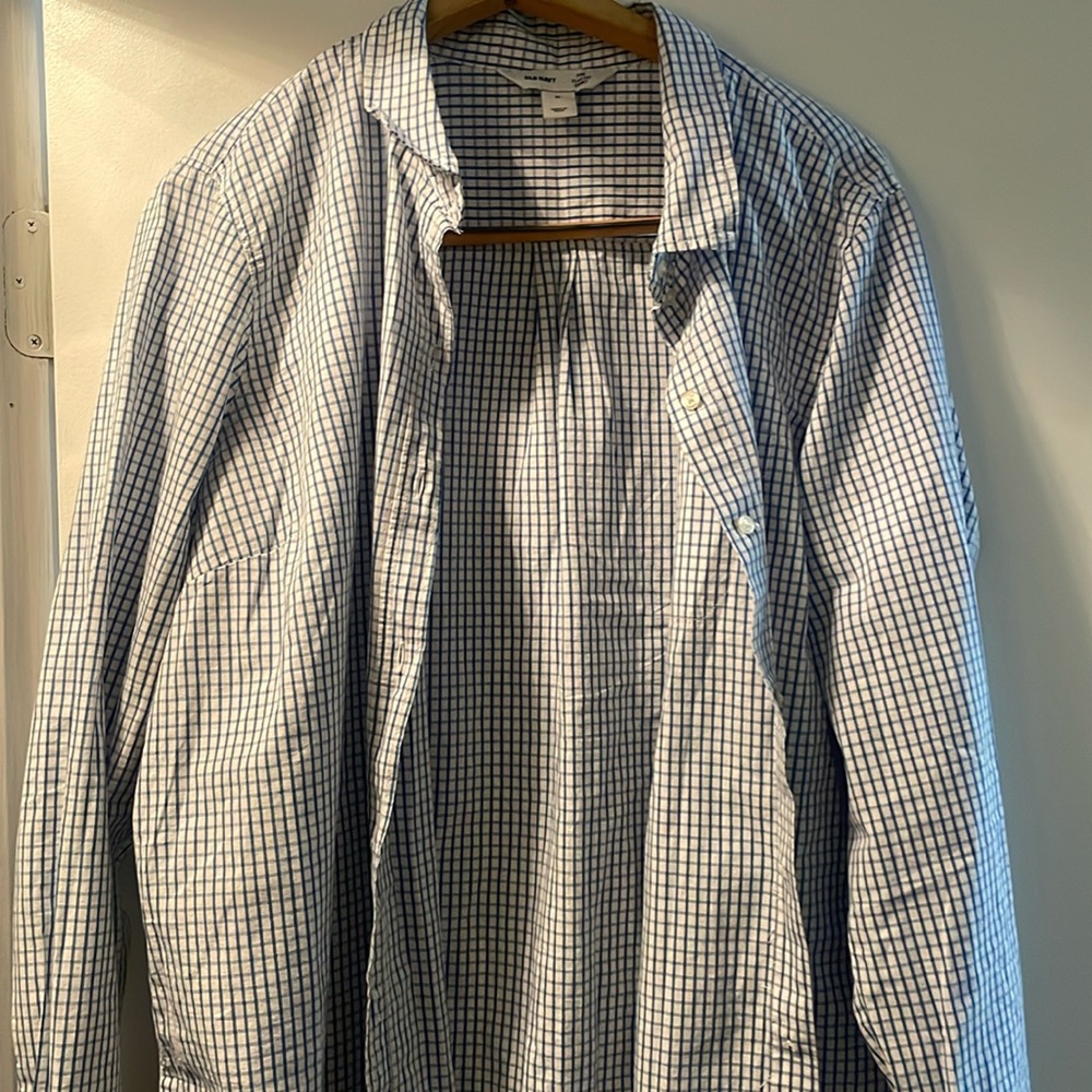 Like new Old Navy XL dress shirt